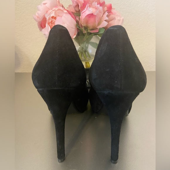 BCBG Paris Black Suede Pumps Size 8.5 - Picture 4 of 5